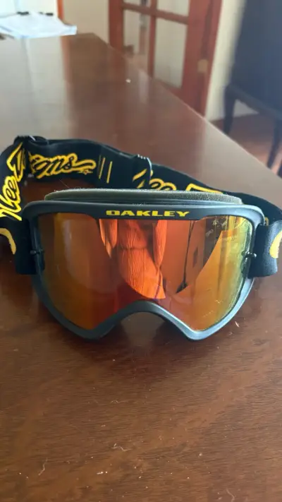 Gafas de esquí Oakley con lente naranja - miniatura 1