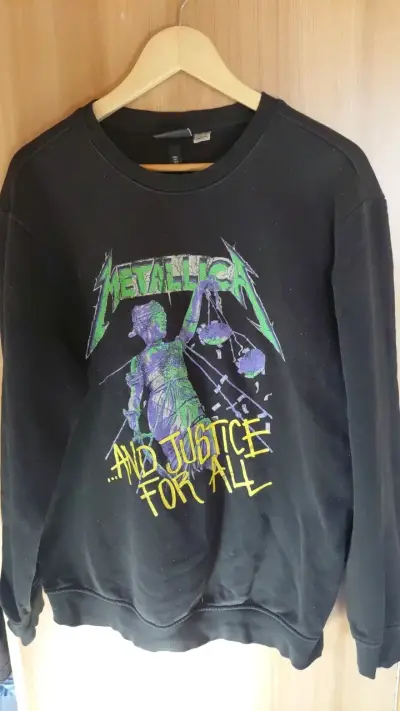 Polerón Metallica H&M negro con diseño gráfico - miniatura 1