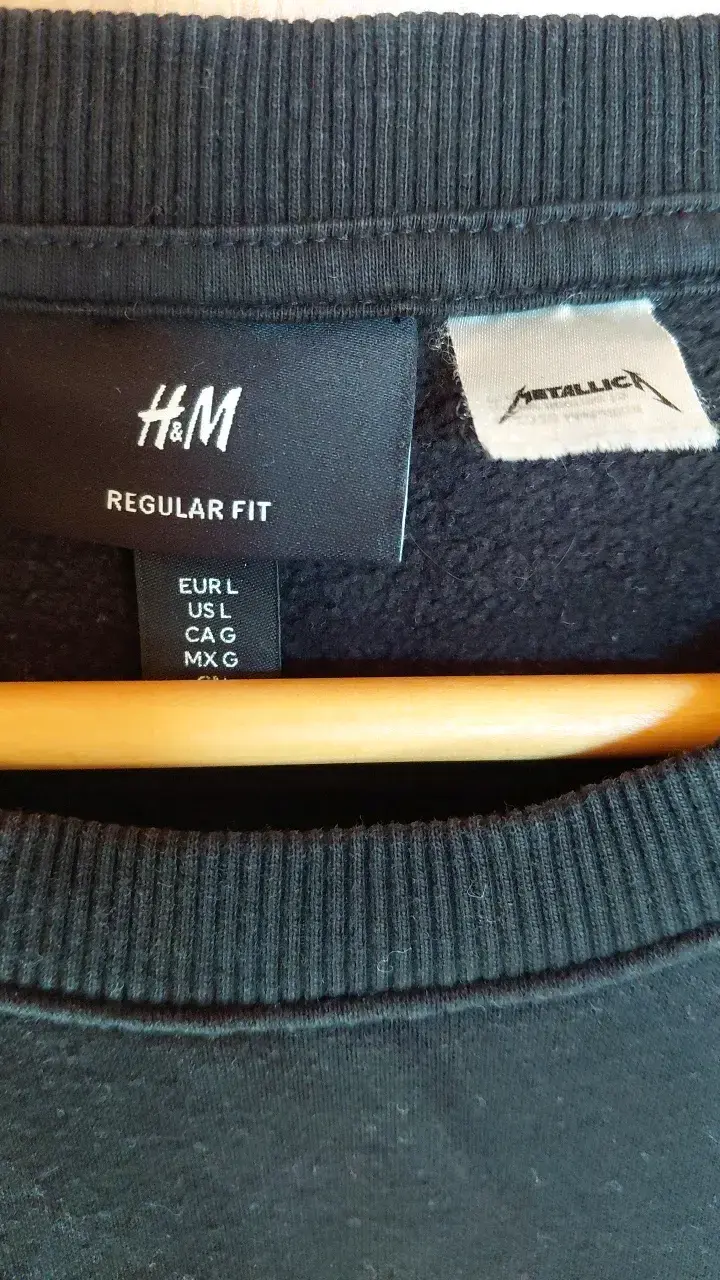 Polerón Metallica H&M negro con diseño gráfico - 2
