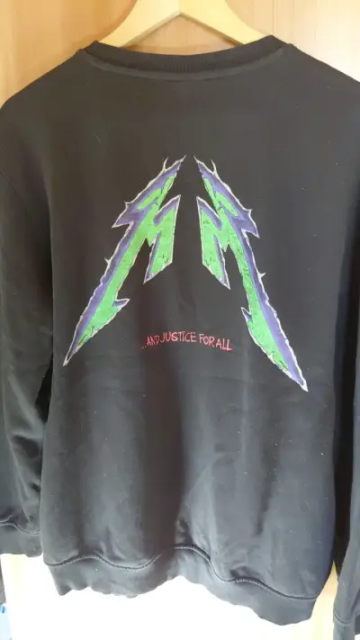 Polerón Metallica H&M negro con diseño gráfico - miniatura 3