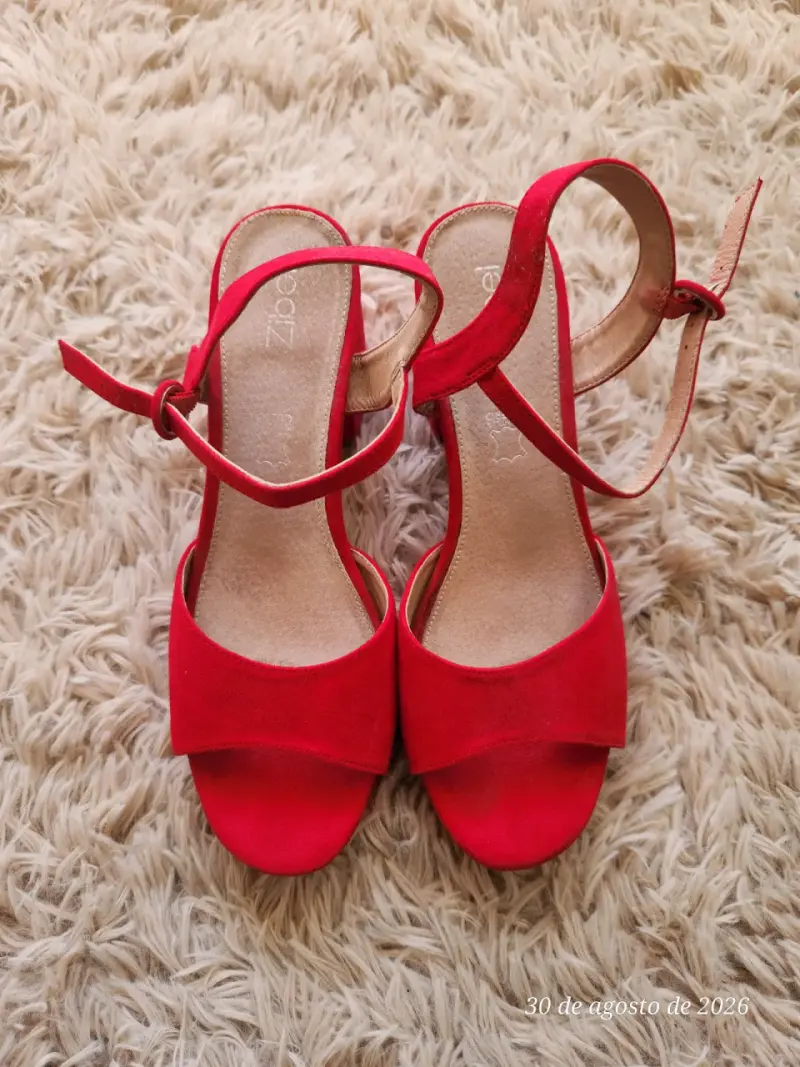 Sandalias de tacón rojo para mujer