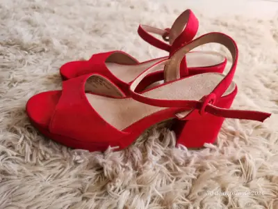 Sandalias de tacón rojo para mujer - miniatura 2