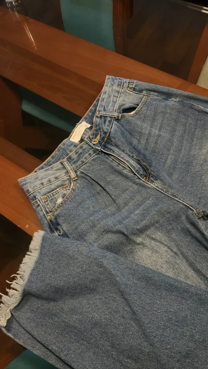 Jeans de mezclilla rasgados para mujer - 2