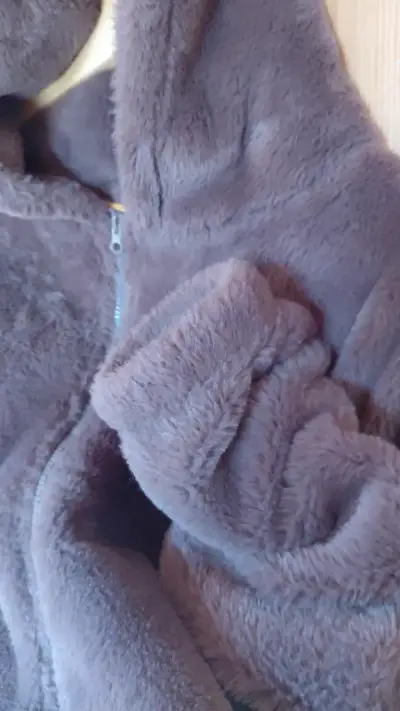 Chaqueta de peluche marrón con capucha - miniatura 2