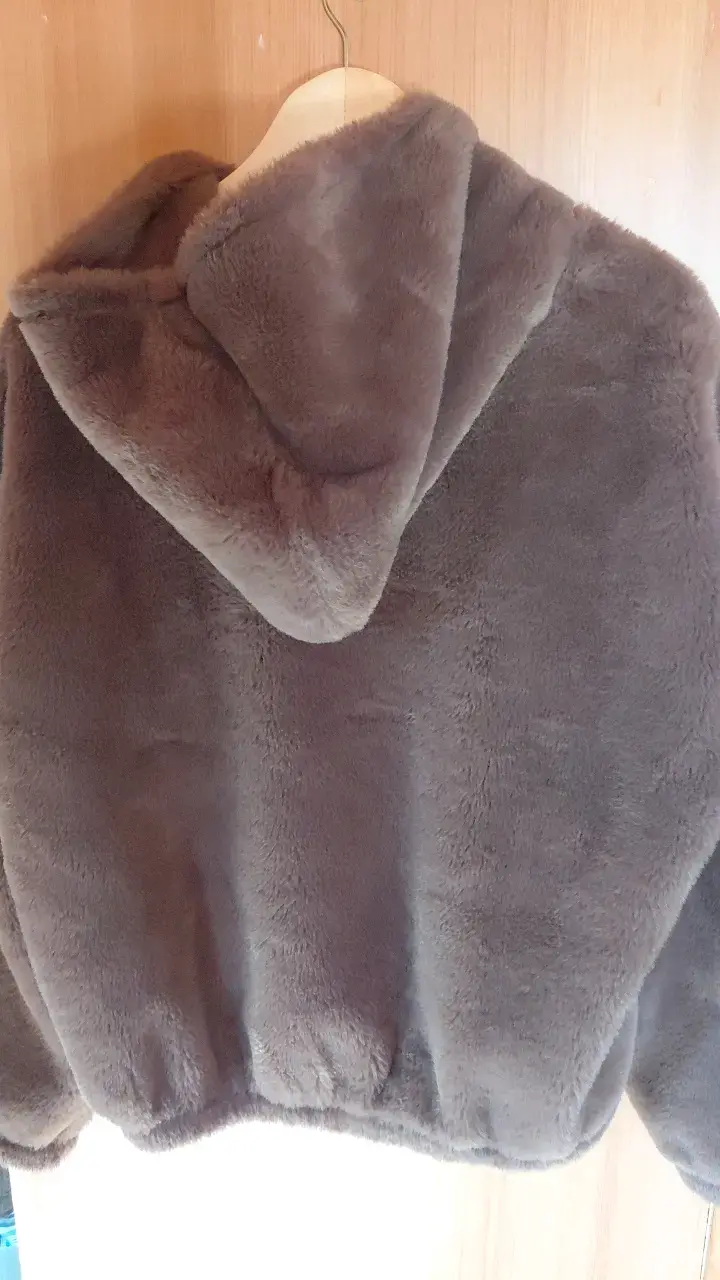 Chaqueta de peluche marrón con capucha - 3