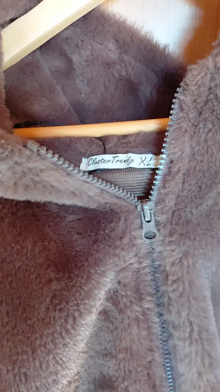 Chaqueta de peluche marrón con capucha - 4