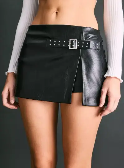 Mini falda negra de cuero con cinturón - miniatura 1