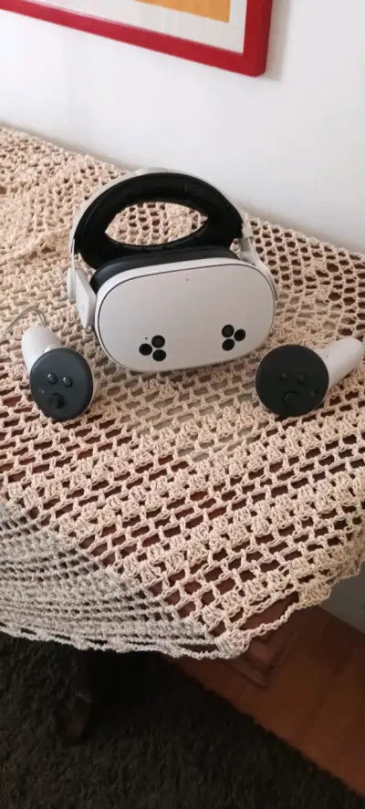 Gafas de Realidad Virtual Meta Quest 3S con Controles - miniatura 4