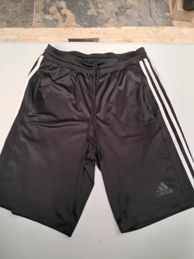 Shorts deportivos negros Adidas desgaste de logo - miniatura 1