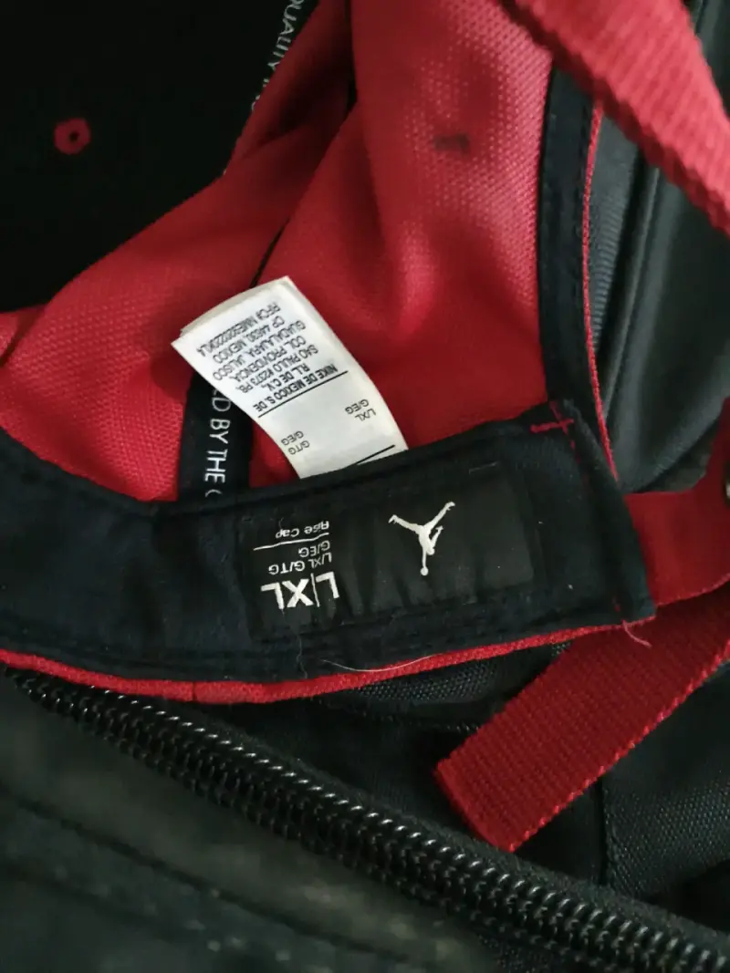 Gorra roja Jordan con logo Jumpman - 2