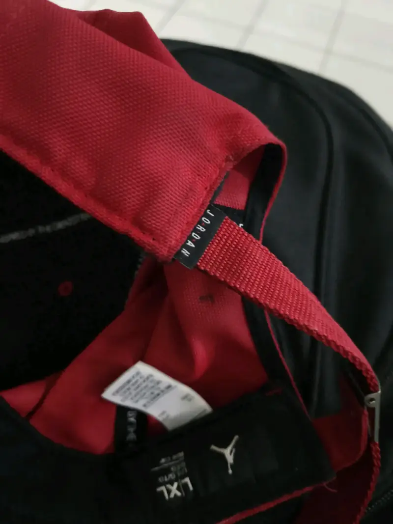Gorra roja Jordan con logo Jumpman - 3