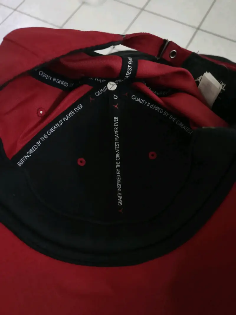 Gorra roja Jordan con logo Jumpman - 4