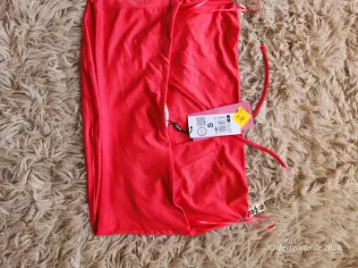 Top rojo sin mangas con tirantes ajustables - miniatura 2