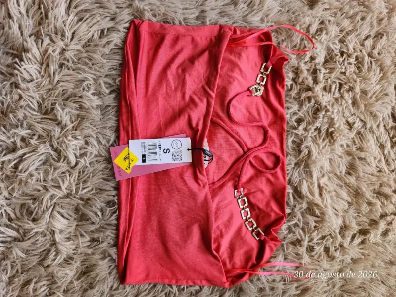 Top rojo sin mangas con tirantes ajustables - 3