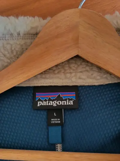 Chaqueta de forro polar Patagonia beige y burdeos - miniatura 2