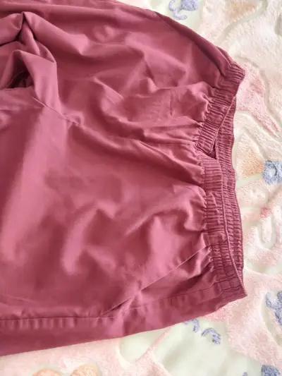 Pantalones clinicos burdeos para mujer - miniatura 2
