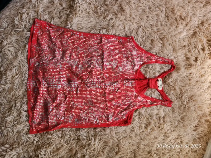 Lote de poleras sin mangas con diseños variados