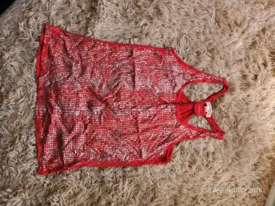 Lote de poleras sin mangas con diseños variados - miniatura 1