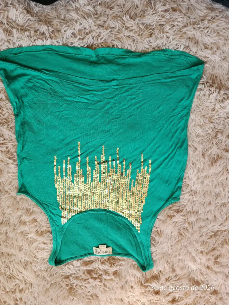 Lote de poleras sin mangas con diseños variados - 2