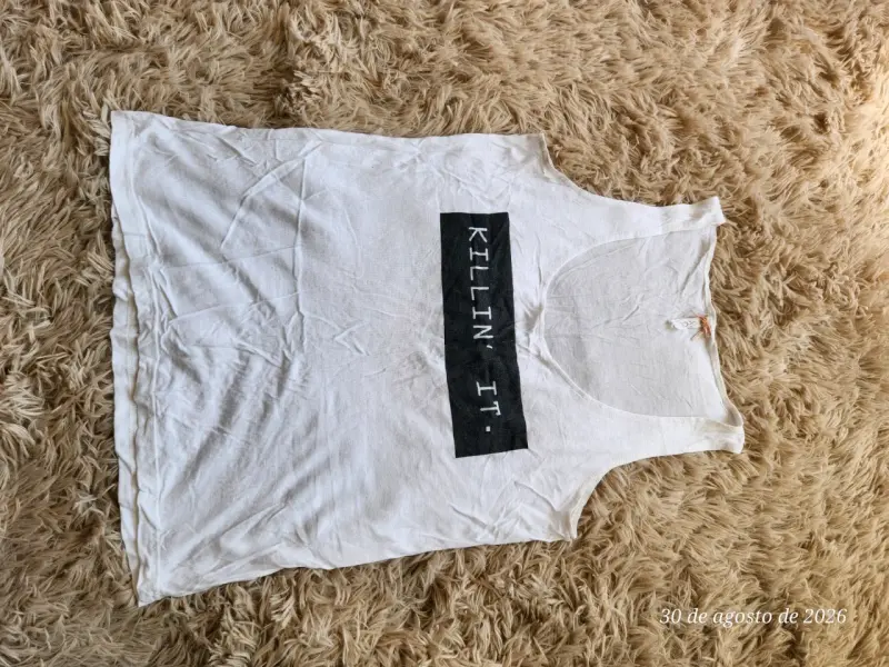 Lote de poleras sin mangas con diseños variados - 3