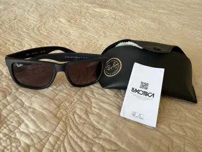 Gafas de sol Ray-Ban negras con estuche - miniatura 3