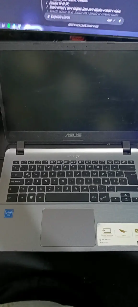 Laptop ASUS con pantalla NanoEdge - 1