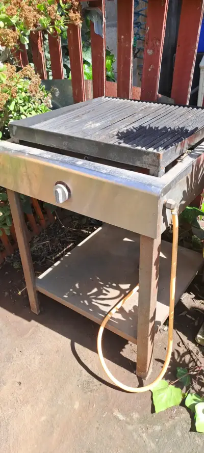 Parrilla a gas de acero inoxidable para exteriores - miniatura 1