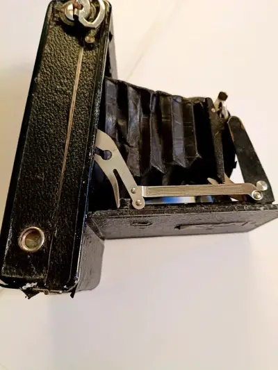Cámara antigua de fuelle con estuche - miniatura 4