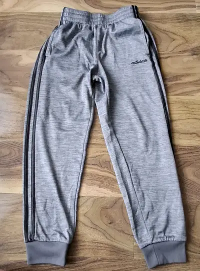 Pantalones deportivos grises Adidas talla M - miniatura 1