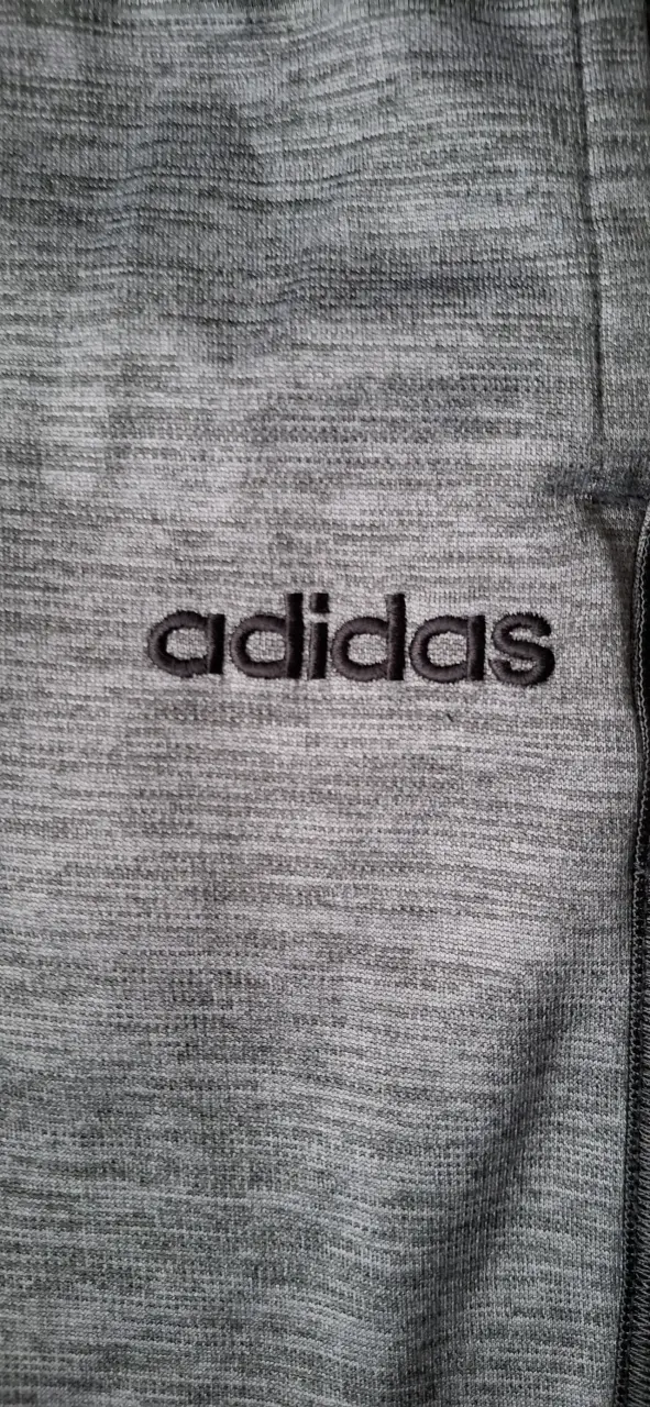 Pantalones deportivos grises Adidas talla M - 2