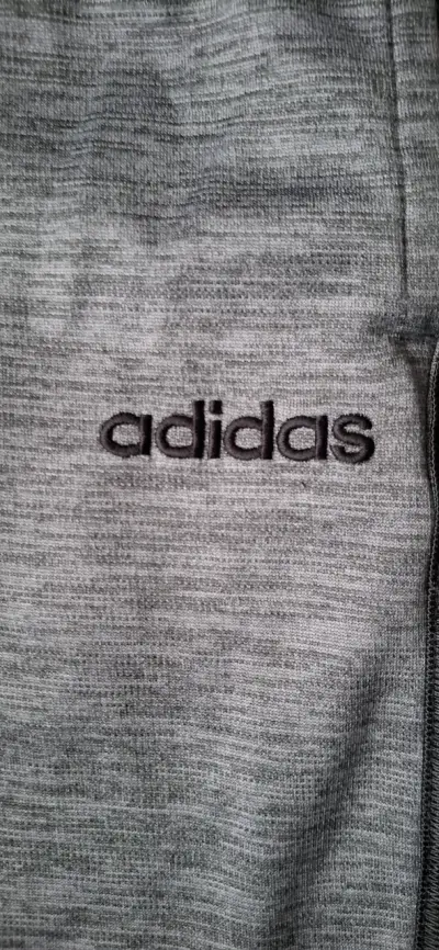 Pantalones deportivos grises Adidas talla M - miniatura 2