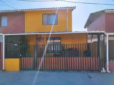 Se vende Casa de 2 pisos con pareo simple.. 129 mt - miniatura 1