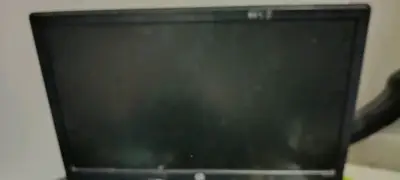 Laptop Lenovo con teclado dañado - miniatura 3