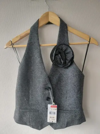 Chaleco de Mujer Gris con flor decorativa - miniatura 1