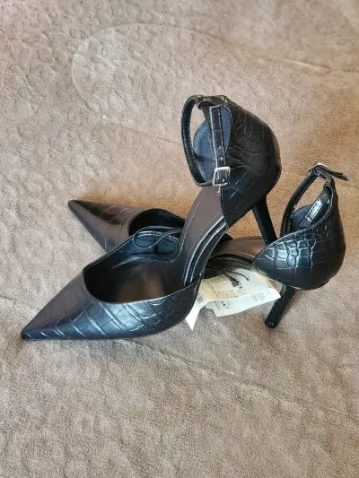 Zapatos de Tacón Negro Zara con Estilo Cocodrilo - miniatura 2