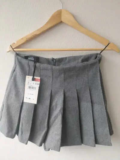 Falda corta gris MNG con pliegues - miniatura 1