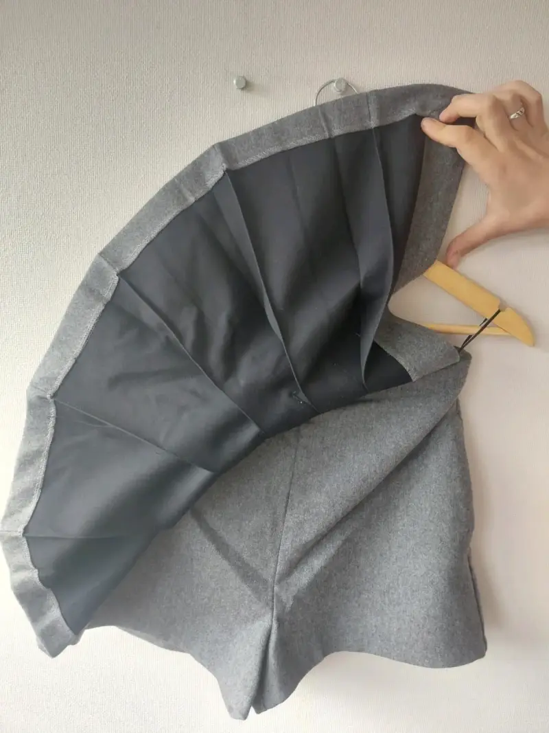 Falda corta gris MNG con pliegues - 2