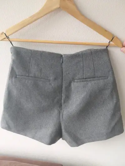 Falda corta gris MNG con pliegues - miniatura 3