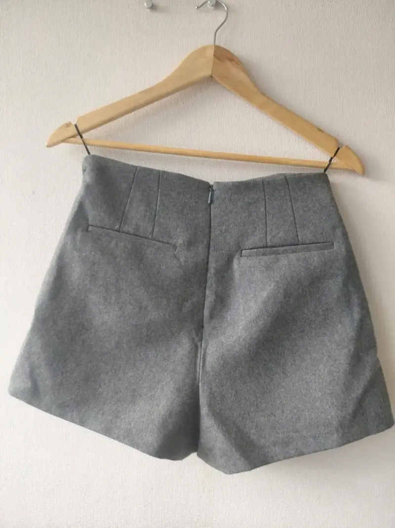 Falda corta gris MNG con pliegues - 5