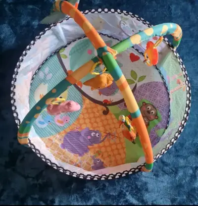 Gimnasio de Actividades para Bebé con Juguetes Colgantes - miniatura 1