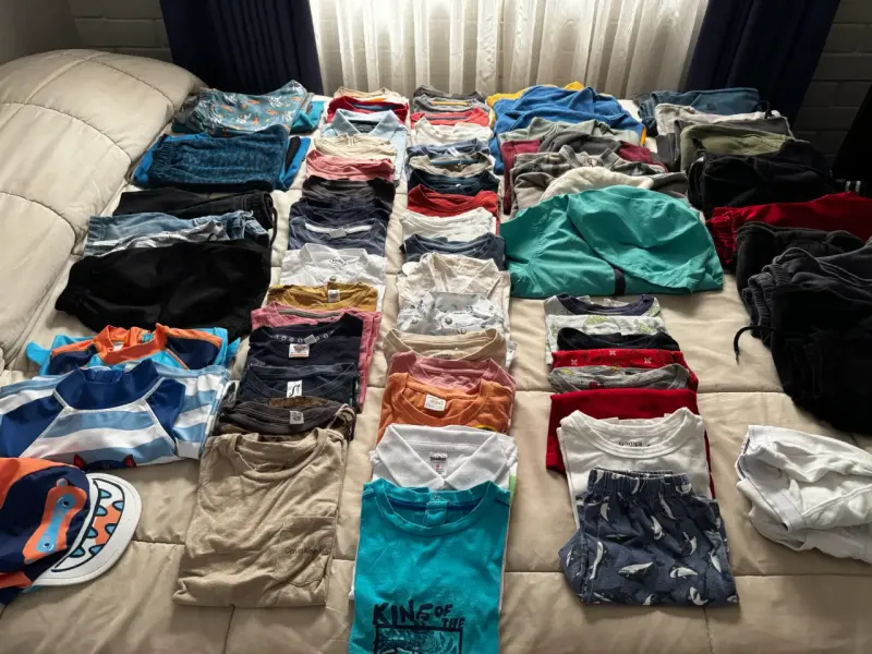 Lote de ropa infantil variada para niño talla 4 - 1
