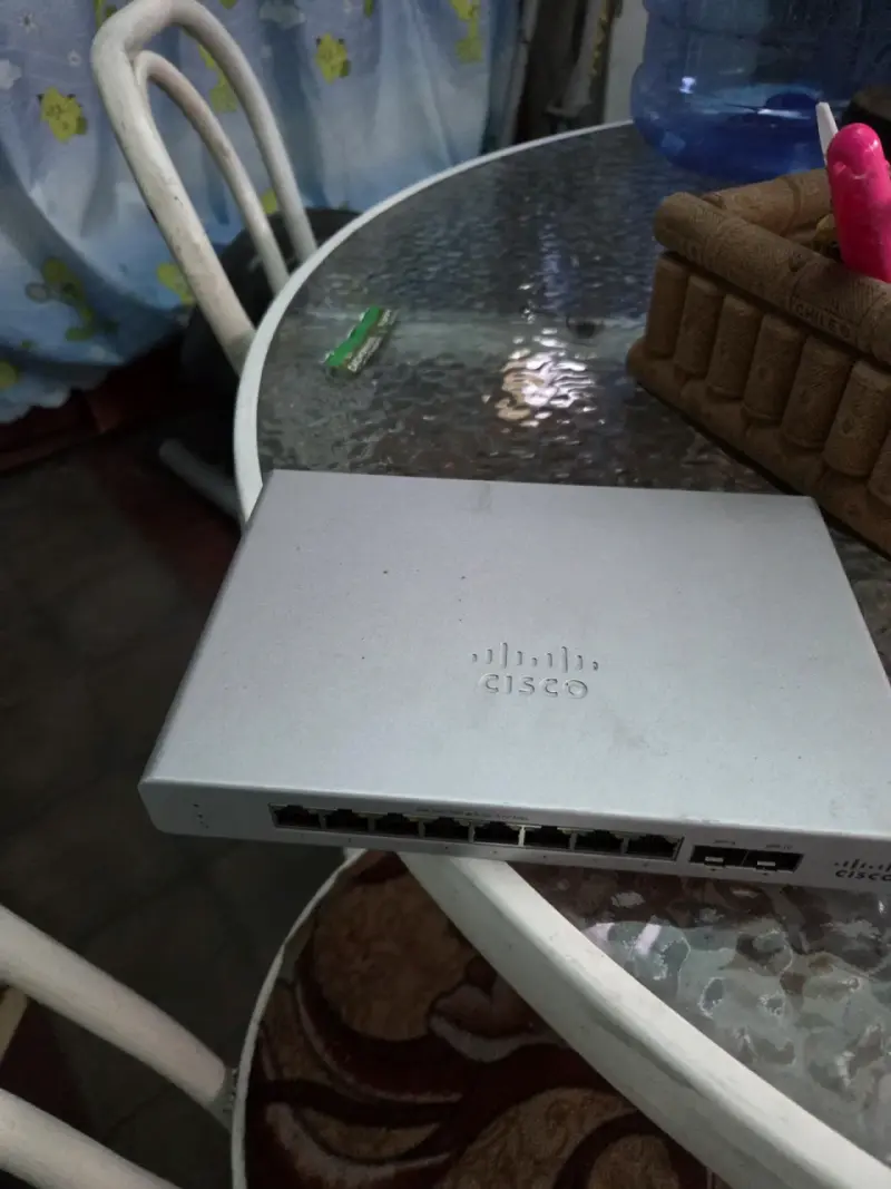 Switch Cisco Meraki MS120-8LP con 8 Puertos - 1