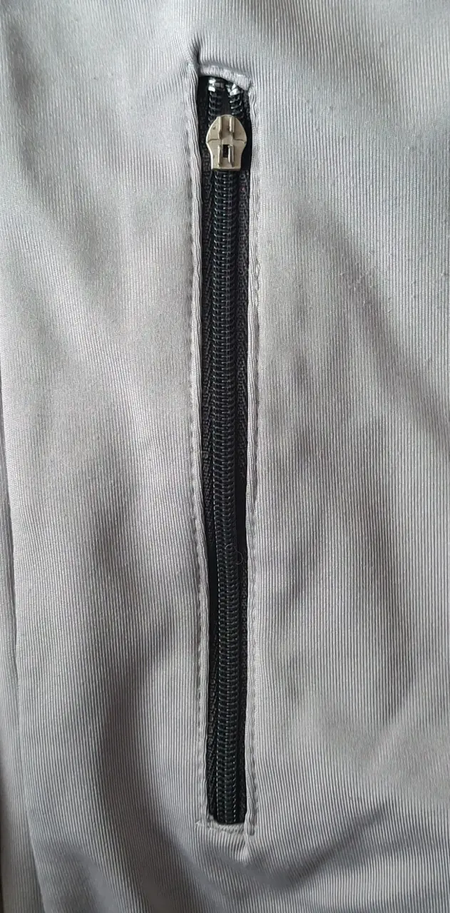 Chaqueta deportiva Nike gris con capucha - 3