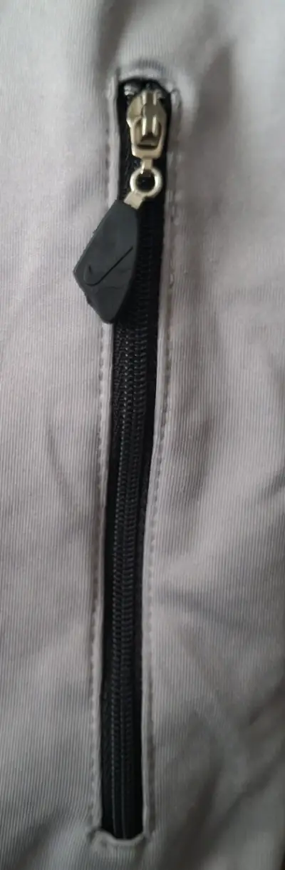Chaqueta deportiva Nike gris con capucha - miniatura 4