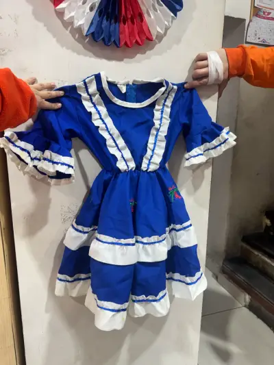 Vestido folclórico azul para niña - miniatura 1