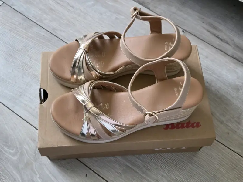 Chalas con taco Beige y Dorado Bata - 2