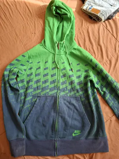 Polerón con capucha Nike verde y azul - miniatura 1