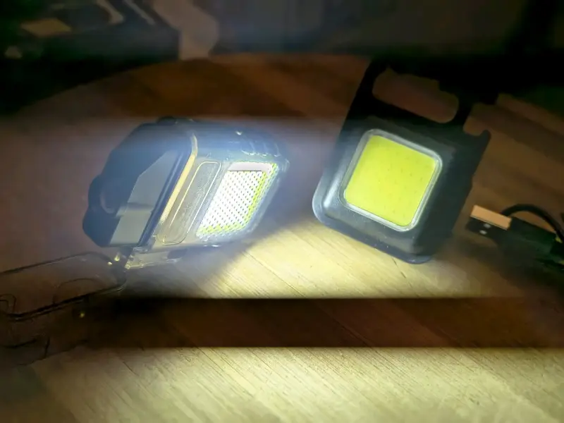 Luz de llavero recargable COB - 1