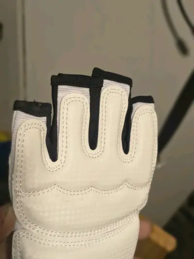 Guantes de Taekwondo WTF blancos con protección - miniatura 2
