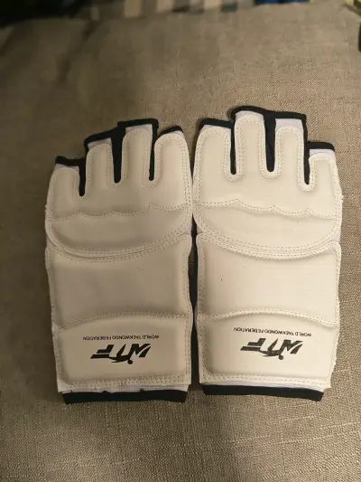 Guantes de Taekwondo WTF blancos con protección - miniatura 3